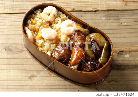 海老炒飯黒酢酢豚弁当 133471624
