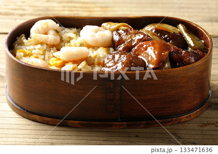 海老炒飯黒酢酢豚弁当 133471636