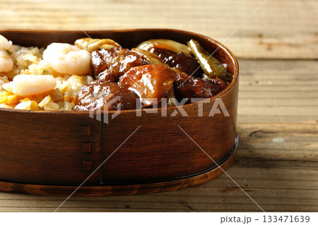海老炒飯黒酢酢豚弁当 海老炒飯黒酢酢豚弁当 133471639