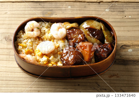 海老炒飯黒酢酢豚弁当 133471640