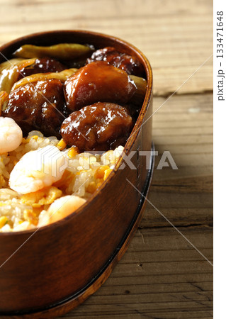 海老炒飯黒酢酢豚弁当 133471648