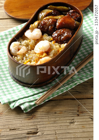 海老炒飯黒酢酢豚弁当 133472057