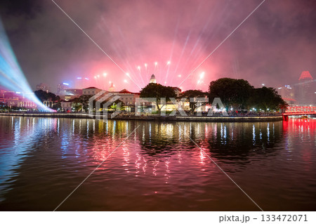 ライトアップされたナショナルデーのクラークキー, シンガポール 133472071