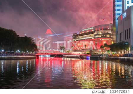 ライトアップされたナショナルデーのクラークキー, シンガポール 133472084