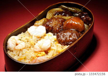 海老炒飯黒酢酢豚弁当 133472156
