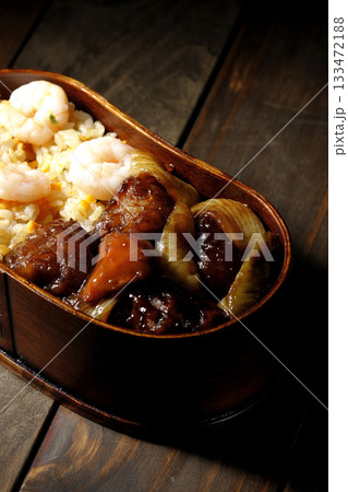 海老炒飯黒酢酢豚弁当 133472188