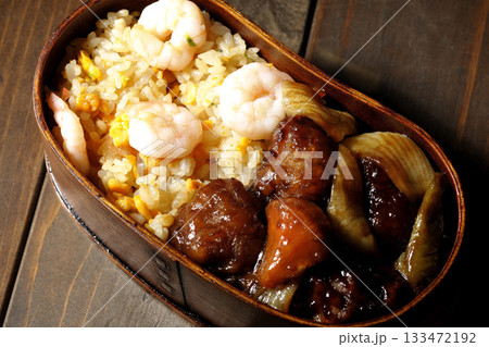 海老炒飯黒酢酢豚弁当 133472192