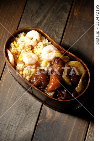海老炒飯黒酢酢豚弁当 133472195