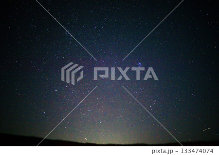 星空と草原 おうし座 プレアデス星団 星空と草原 おうし座 プレアデス星団 133474074