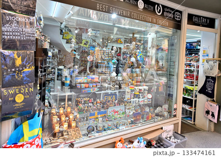 旧市街ガムラスタン みやげ物店のショーウィンドー 133474161