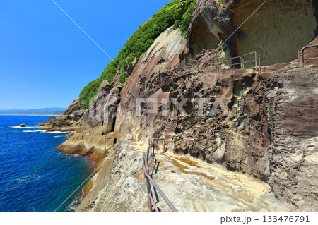 【三重県】快晴の鬼ヶ城の奥の木戸 133476791