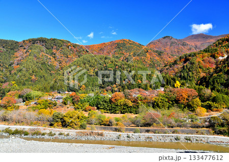 早川公民館周辺を望む(山梨県早川町)【2025.11】 133477612