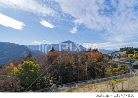 あしがくぼ山の花道から見た武甲山(奥武蔵) あしがくぼ山の花道から見た武甲山(奥武蔵) 133477816