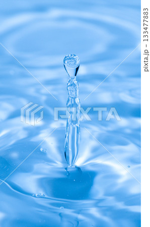 水しぶきのアクションショット 水しぶきのアクションショット 133477883