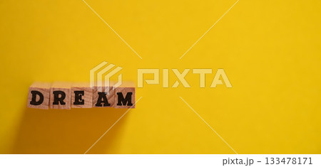 「DREAM」の順に並べたブロック 「DREAM」の順に並べたブロック 133478171