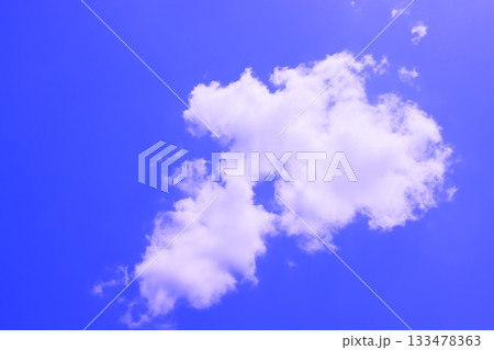雲のある青空(壁紙素材) 雲のある青空(壁紙素材) 133478363