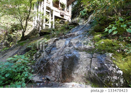 天岩戸神社 岩場に立ち鎖で登る社殿 天岩戸神社 岩場に立ち鎖で登る社殿 133478423