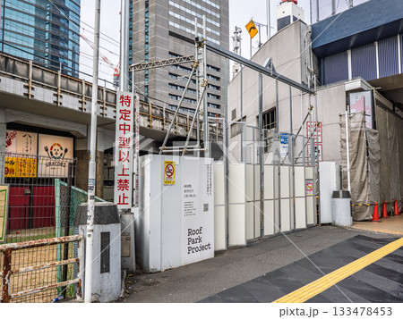 東京高速道路(KK線)の廃止に伴い2025年4月に閉鎖された「土橋入口」(2025年11月撮影) 東京高速道路(KK線)の廃止に伴い2025年4月に閉鎖された「土橋入口」(2025年11月撮影) 133478453