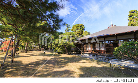 秋の明治記念大磯庭園 133481131