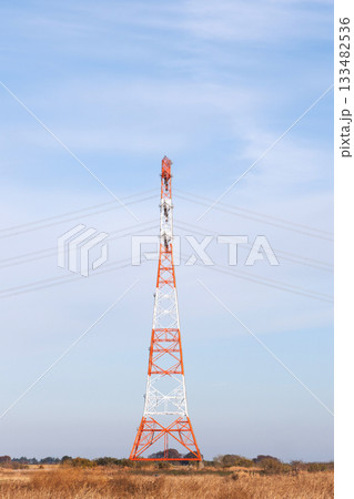 青空に映える鉄塔 133482536