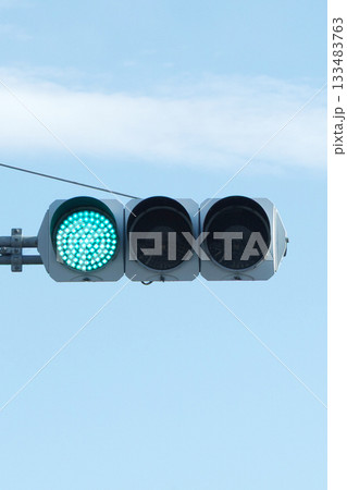 青信号 信号機 青信号 信号機 133483763