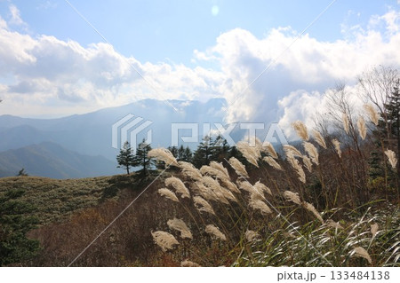 秋の石鎚山系  133484138