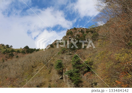 秋の石鎚山系  133484142