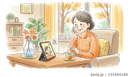 穏やかな笑顔でオンライン会話を楽しむシニア 133484189