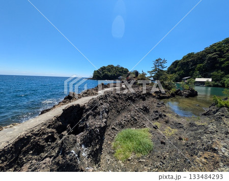 海に浮かぶ島 133484293