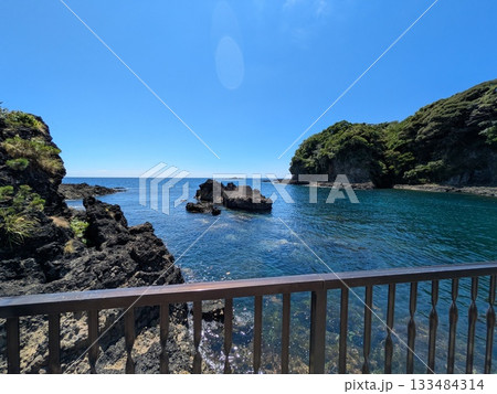 海に浮かぶ島 133484314