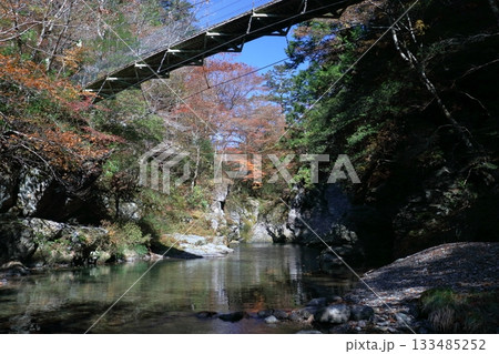 小田深山渓谷 安芸貞渕の景観 秋 (愛媛県 内子町) 小田深山渓谷 安芸貞渕の景観 秋 (愛媛県 内子町) 133485252