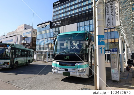 JR青森駅東口ビル　商業施設「＆LOVINA」青森空港行のバス 133485676