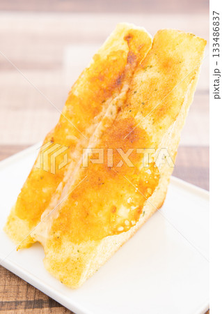 おいしい焼きチーズツナサンド 133486837