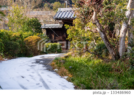 【重要伝統的建造物群保存地区】嵯峨鳥居本 冬の街並みの風景22 京都府京都市右京区 【重要伝統的建造物群保存地区】嵯峨鳥居本 冬の街並みの風景22 京都府京都市右京区 133486960