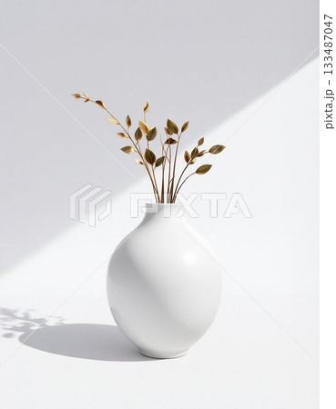 easter egg in vase 133487047