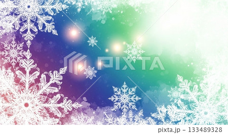 虹色の光と雪の結晶が広がる、幻想的で鮮やかな冬の抽象背景イラスト 133489328