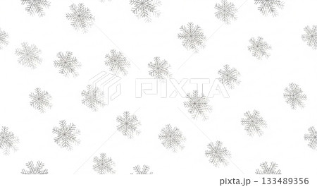 グレーの雪の結晶が規則的に並んだ、落ち着いたシンプルな冬のパターン背景 133489356