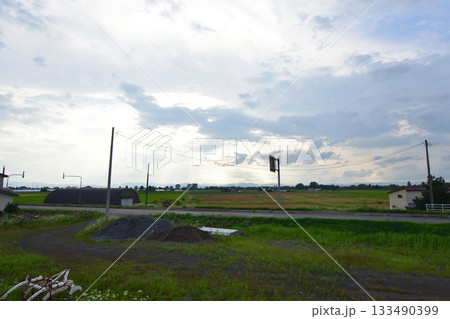 JR北海道石北本線桜岡駅から南永山駅間の風景(2023年夏) JR北海道石北本線桜岡駅から南永山駅間の風景(2023年夏) 133490399