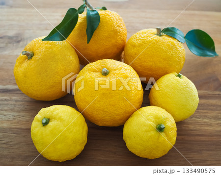 新鮮な柚子 新鮮な柚子 133490575