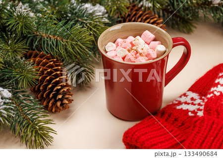 Cup with marshmallows, snowy fir branches 133490684