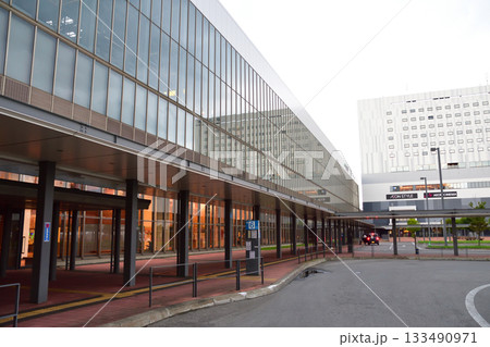 JR北海道富良野線旭川駅から駅間の風景(2023年夏早朝) 133490971