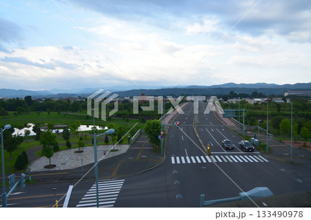 JR北海道富良野線旭川駅から駅間の風景(2023年夏早朝) 133490978