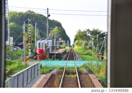 JR北海道富良野線旭川駅から駅間の風景(2023年夏早朝) 133490986