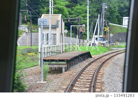 JR北海道富良野線西聖和駅から北美瑛駅間の風景(2023年夏早朝) 133491263