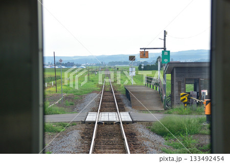 JR北海道富良野線美馬牛駅から西中駅間の風景(2023年夏早朝) 133492454