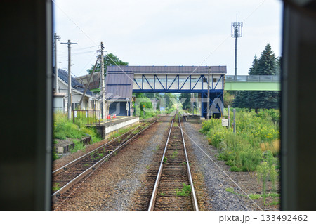 JR北海道富良野線美馬牛駅から西中駅間の風景(2023年夏早朝) 133492462