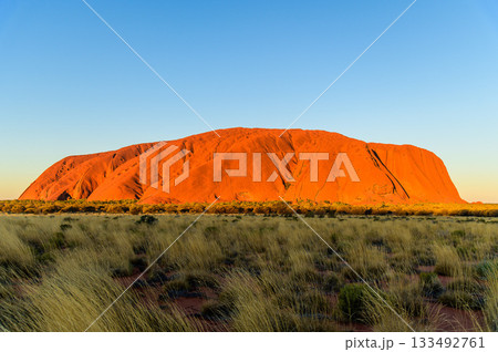 エアーズロックのとても美しい夕焼けの絶景 エアーズロックのとても美しい夕焼けの絶景 133492761