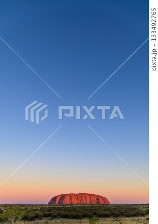 エアーズロックのとても美しい夕焼けの絶景 エアーズロックのとても美しい夕焼けの絶景 133492765