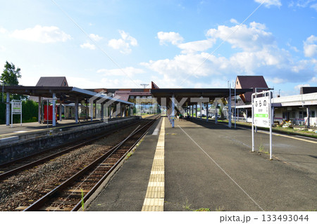 JR北海道富良野線鹿討駅から富良野駅間の風景(2023年夏早朝) 133493044