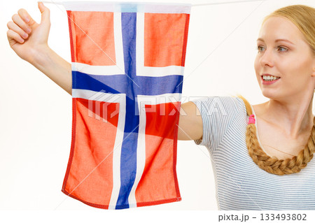 Young female with norwegian flag 133493802